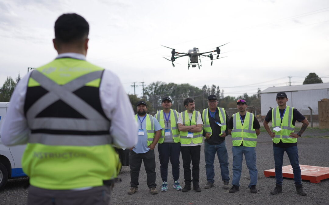 Chile es un país pionero en certificar pilotos de drones para labores agrícolas