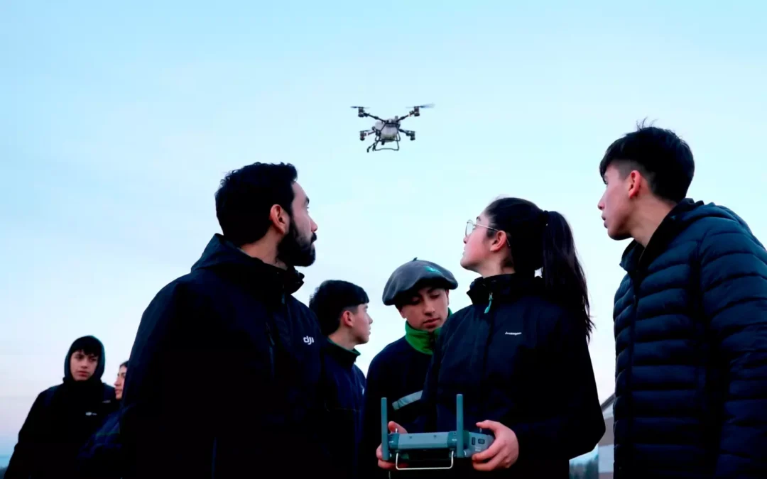 ¿Cómo funciona la Maratón Educativa con drones agrícolas y por qué revoluciona el aprendizaje en los liceos de Chile?