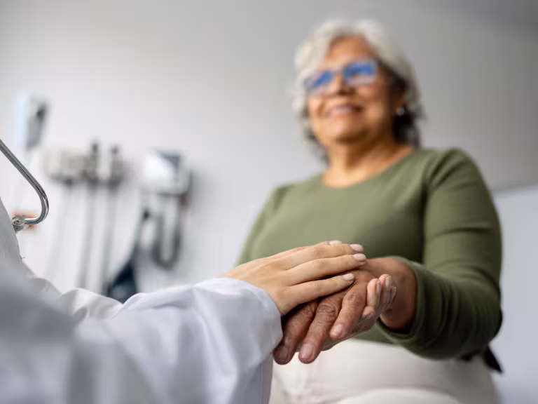 Día Mundial de la Menopausia: cómo acceder a atención ginecológica por telemedicina desde el CESFAM